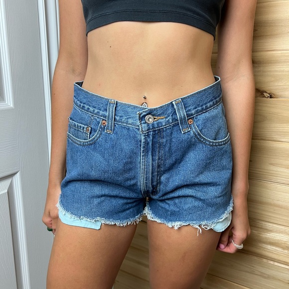 Levi Shorts - Picture 1 of 3